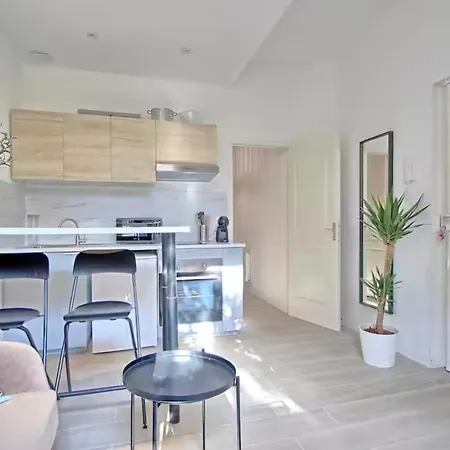 T2 Avec Terrasse En Rdc De Maison De Appartamento Hyères